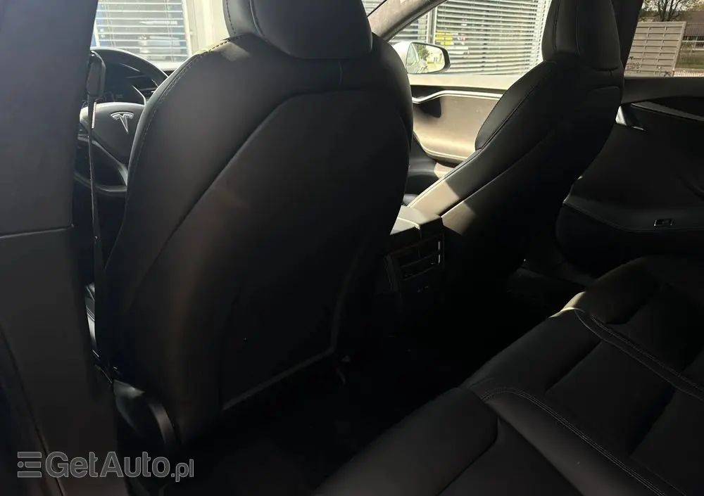 TESLA Model S 