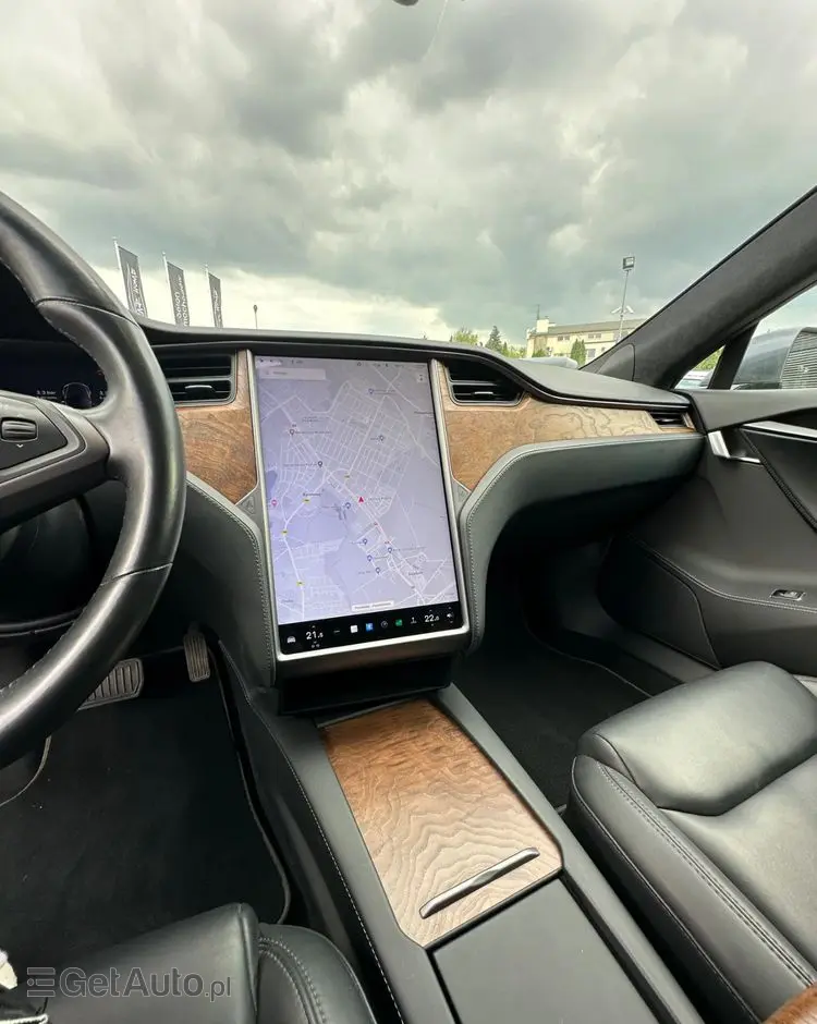 TESLA Model S 