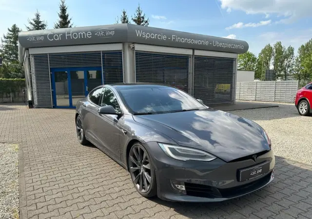 TESLA Model S 