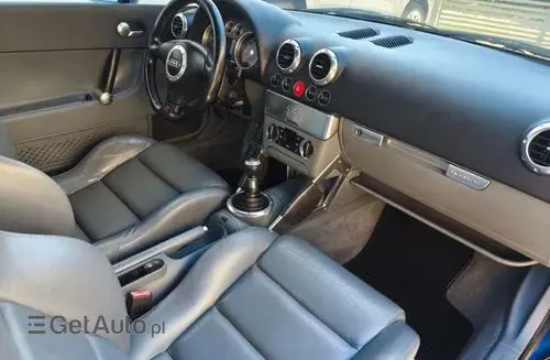 AUDI TT 