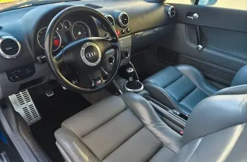 AUDI TT 