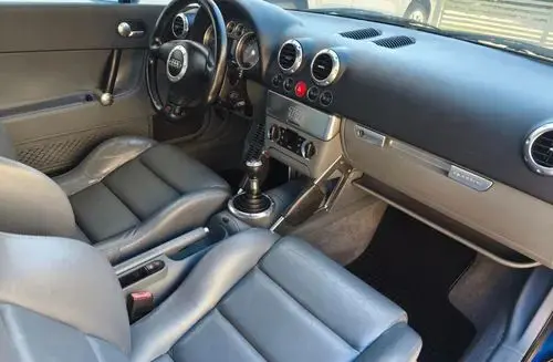 AUDI TT 