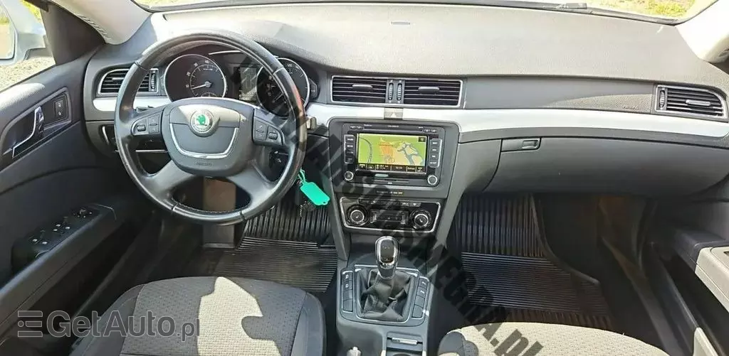 SKODA Superb 