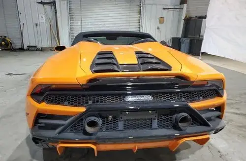 LAMBORGHINI Huracan 