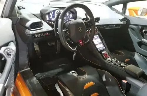 LAMBORGHINI Huracan 