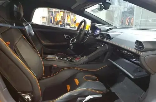 LAMBORGHINI Huracan 