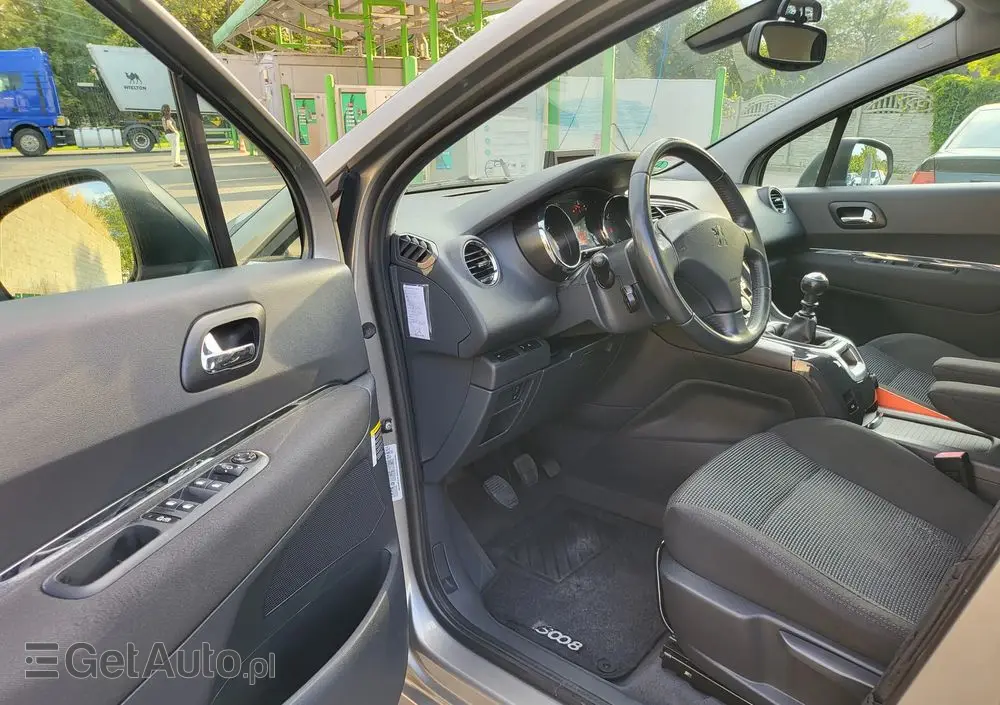 PEUGEOT 5008 1.6 THP Allure 7os