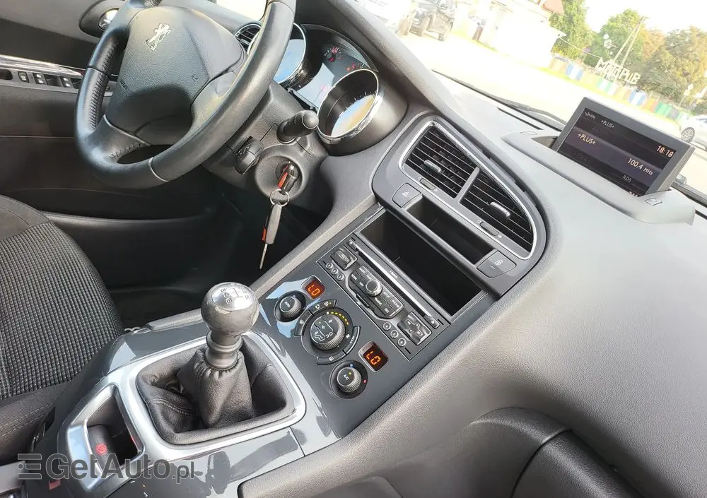 PEUGEOT 5008 1.6 THP Allure 7os
