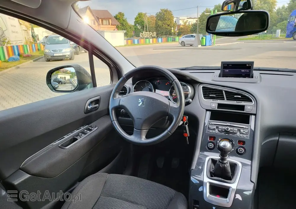 PEUGEOT 5008 1.6 THP Allure 7os