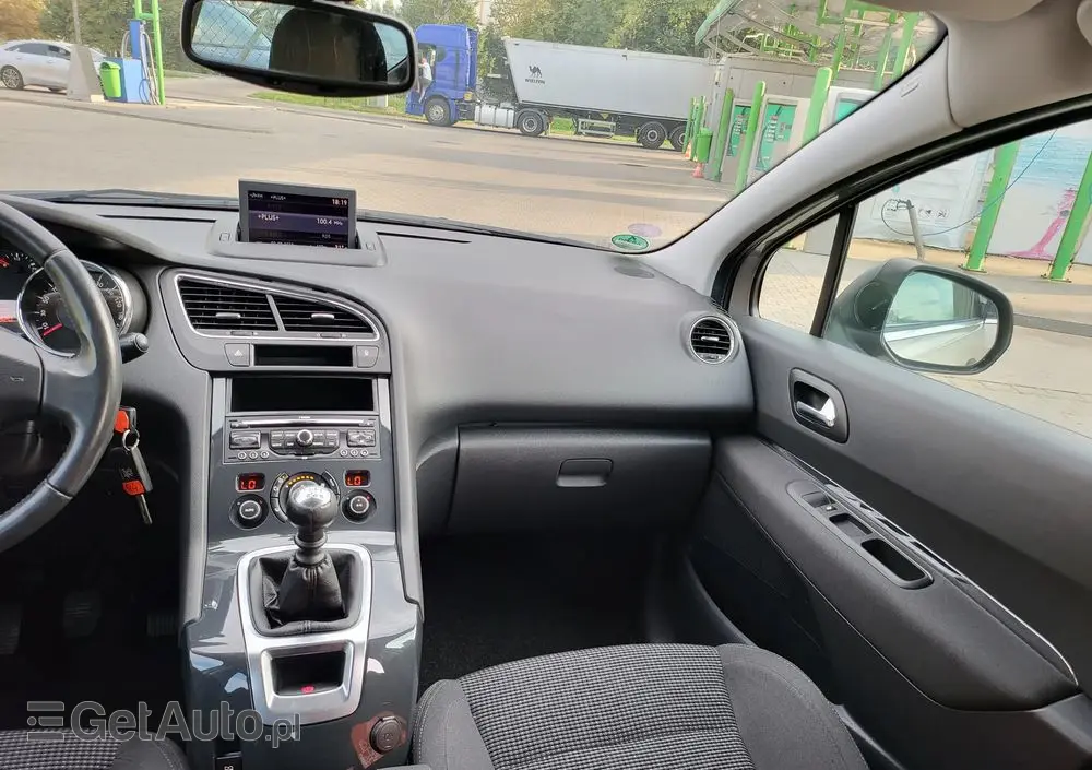 PEUGEOT 5008 1.6 THP Allure 7os