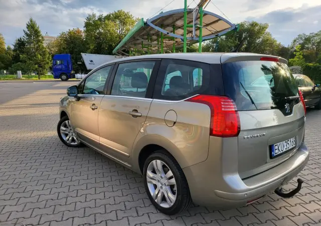PEUGEOT 5008 1.6 THP Allure 7os