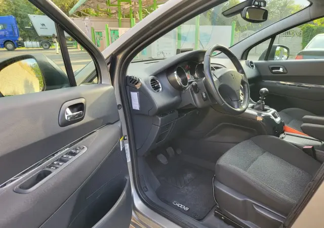 PEUGEOT 5008 1.6 THP Allure 7os