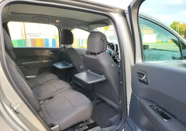 PEUGEOT 5008 1.6 THP Allure 7os