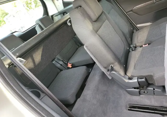 PEUGEOT 5008 1.6 THP Allure 7os