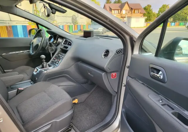 PEUGEOT 5008 1.6 THP Allure 7os