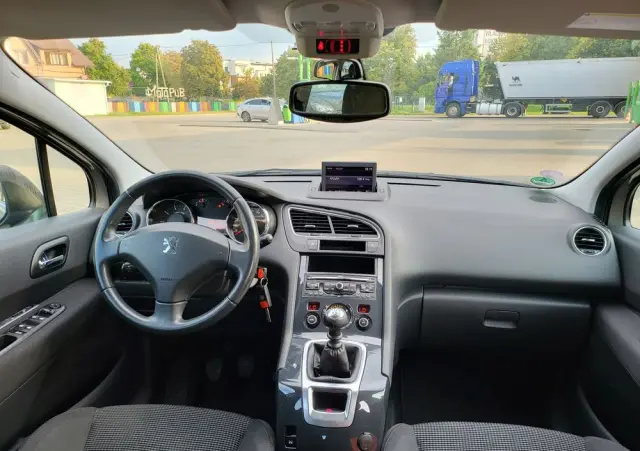 PEUGEOT 5008 1.6 THP Allure 7os