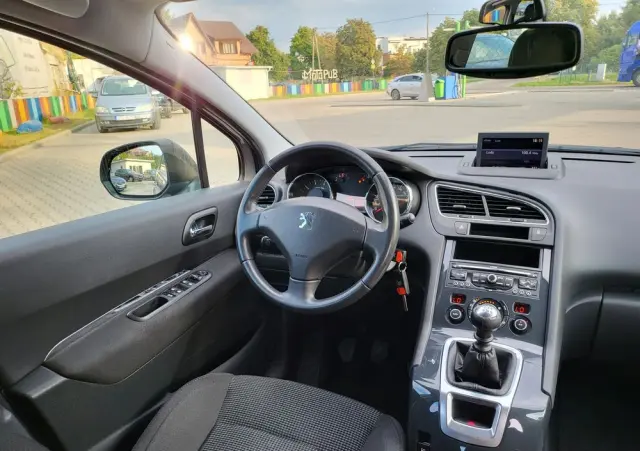 PEUGEOT 5008 1.6 THP Allure 7os