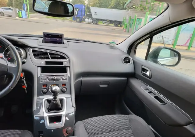 PEUGEOT 5008 1.6 THP Allure 7os