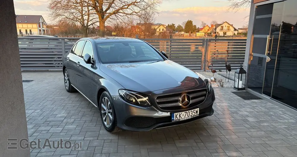 MERCEDES-BENZ Klasa E 220 d 9G-TRONIC