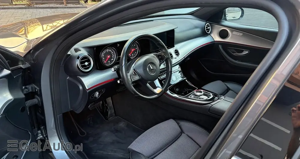 MERCEDES-BENZ Klasa E 220 d 9G-TRONIC