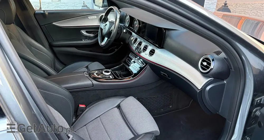 MERCEDES-BENZ Klasa E 220 d 9G-TRONIC