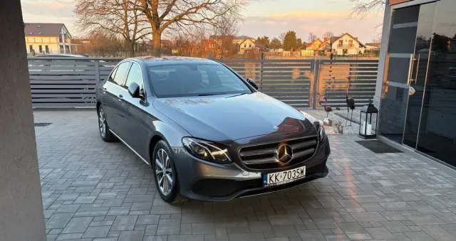 MERCEDES-BENZ Klasa E 220 d 9G-TRONIC
