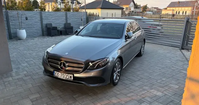 MERCEDES-BENZ Klasa E 220 d 9G-TRONIC