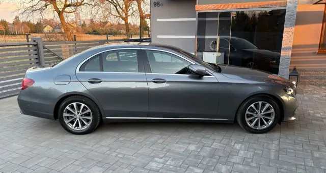MERCEDES-BENZ Klasa E 220 d 9G-TRONIC
