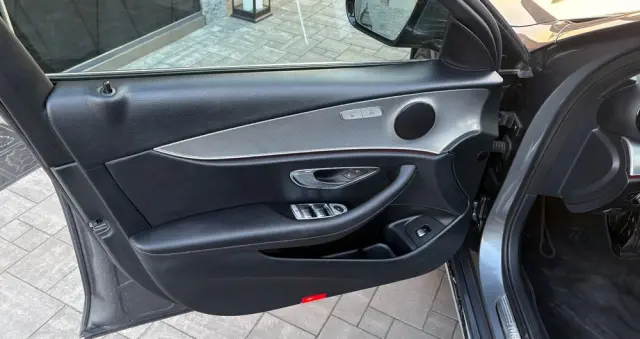 MERCEDES-BENZ Klasa E 220 d 9G-TRONIC