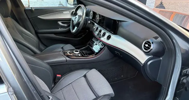 MERCEDES-BENZ Klasa E 220 d 9G-TRONIC