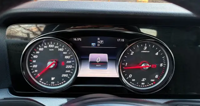 MERCEDES-BENZ Klasa E 220 d 9G-TRONIC