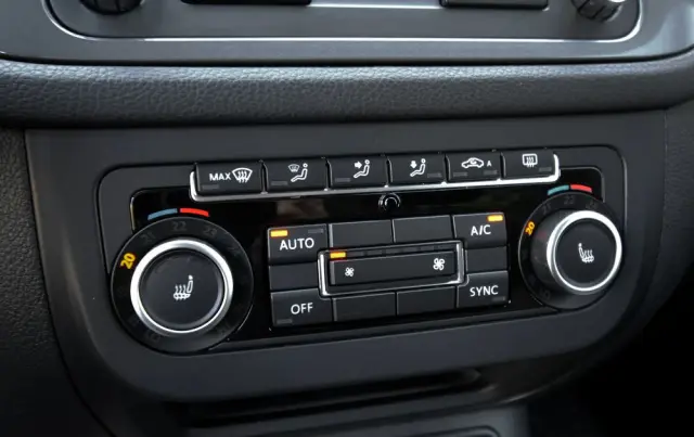 VOLKSWAGEN Tiguan 2.0 TDI DPF 4Motion BlueMotion Technology Trend & Fun