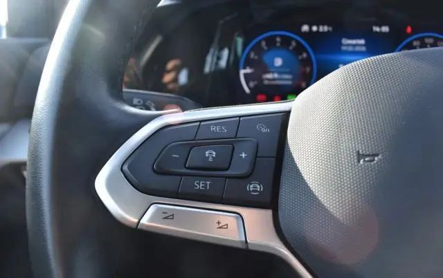 VOLKSWAGEN Golf 1.5 eTSI OPF DSG Life