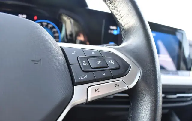 VOLKSWAGEN Golf 1.5 eTSI OPF DSG Life