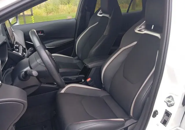 TOYOTA Corolla 1.8 Hybrid GR Sport