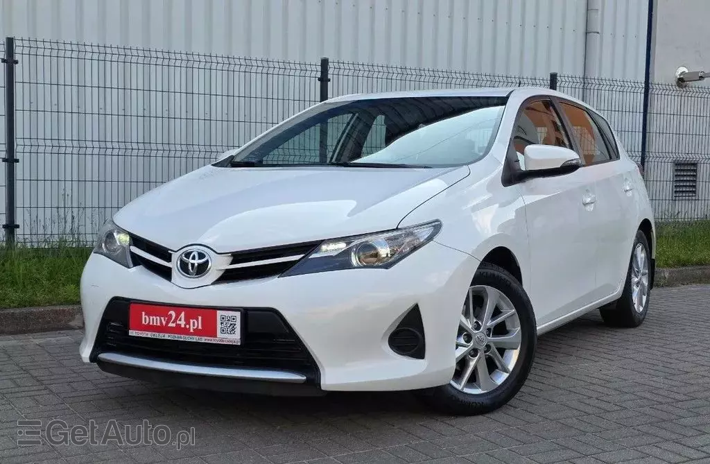 TOYOTA Auris 