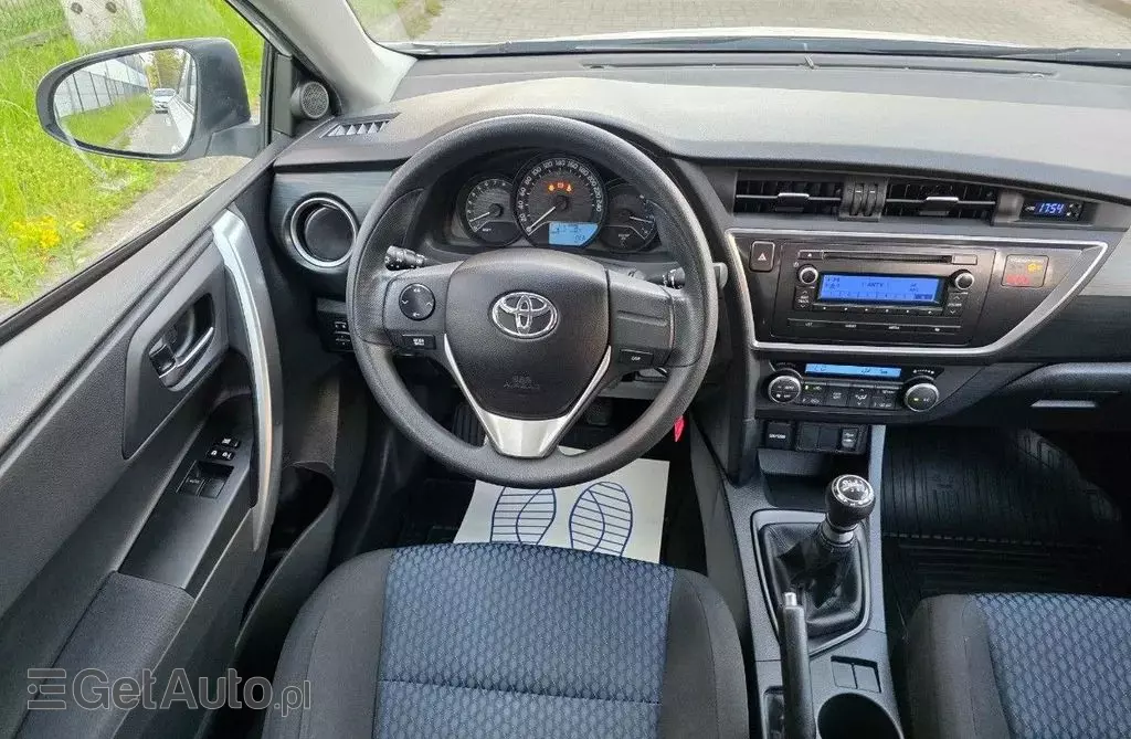 TOYOTA Auris 
