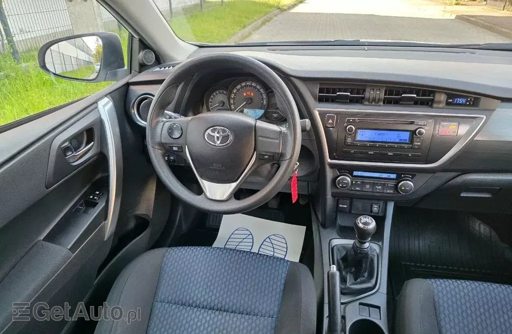 TOYOTA Auris 
