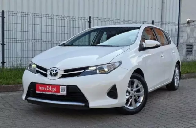TOYOTA Auris 