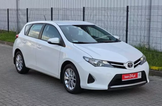 TOYOTA Auris 