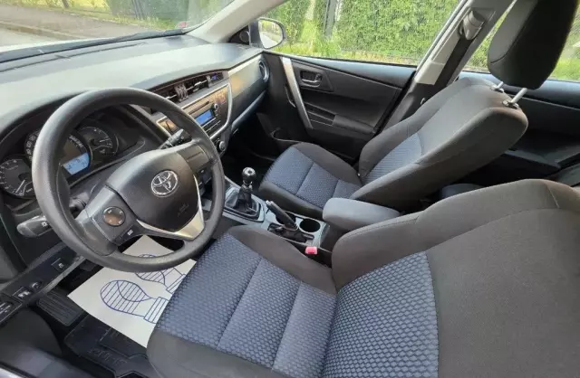 TOYOTA Auris 