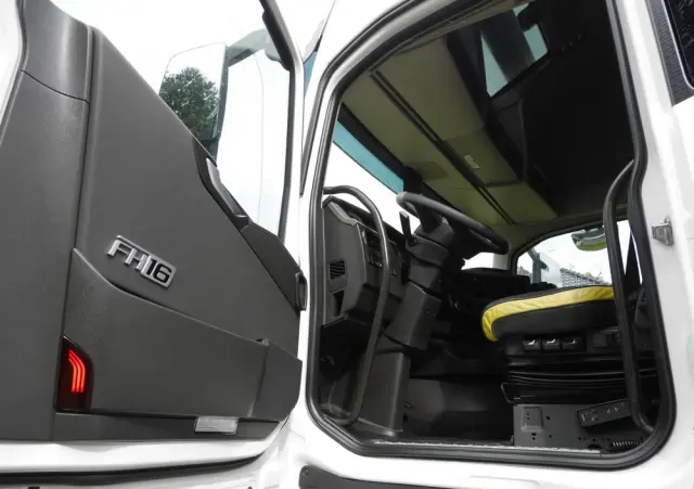 VOLVO FH 16 / 650KM/ XXL / DMC 120 TON/ 6X4/ RETARDER/ STAN IDEALNY 