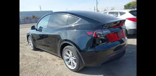 TESLA Y 