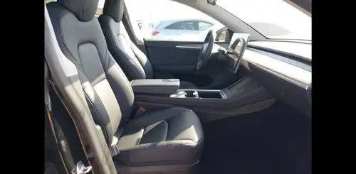TESLA Y 