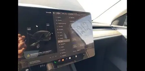 TESLA Y 