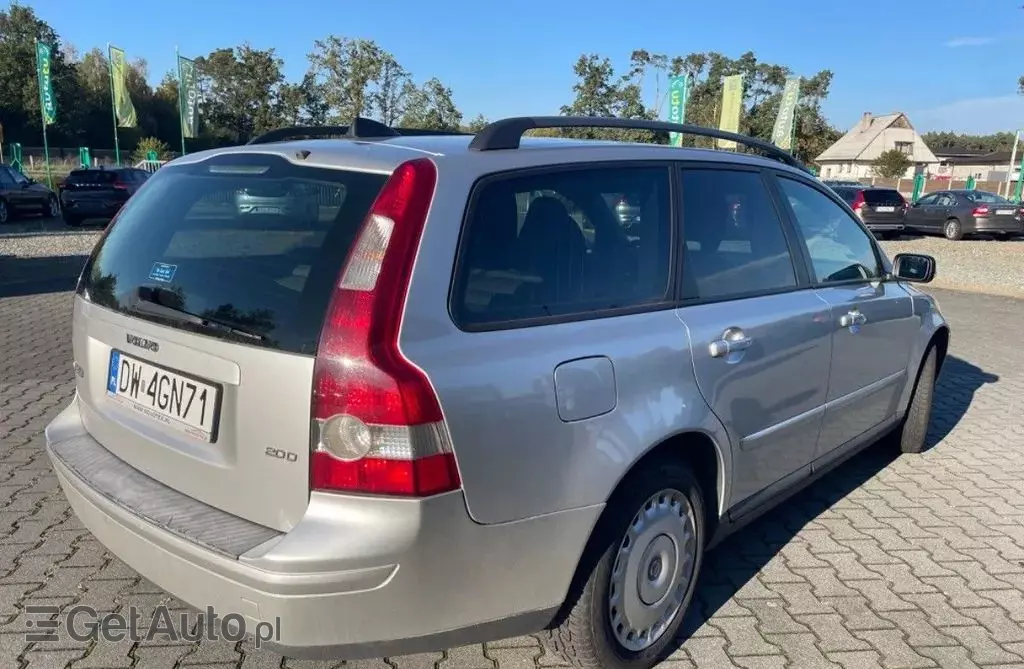 VOLVO V50 
