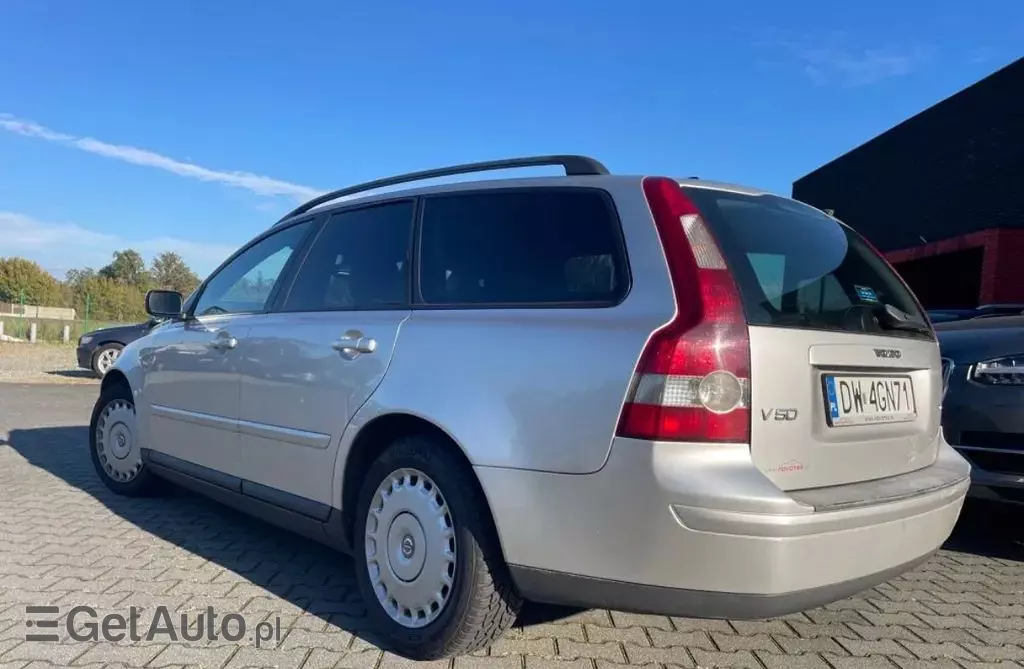 VOLVO V50 