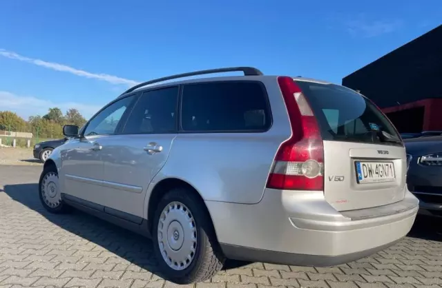 VOLVO V50 