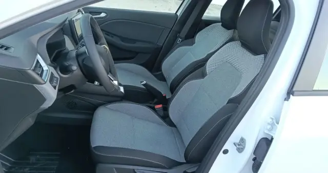 RENAULT Clio 1.6 E-TECH Full Hybrid 145 Evolution