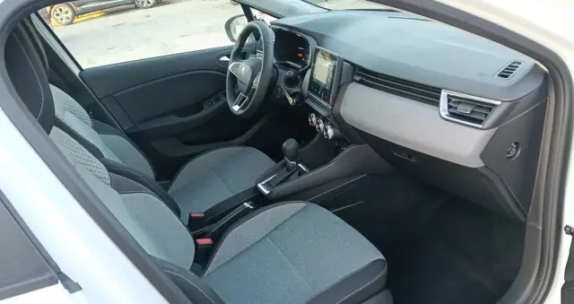 RENAULT Clio 1.6 E-TECH Full Hybrid 145 Evolution